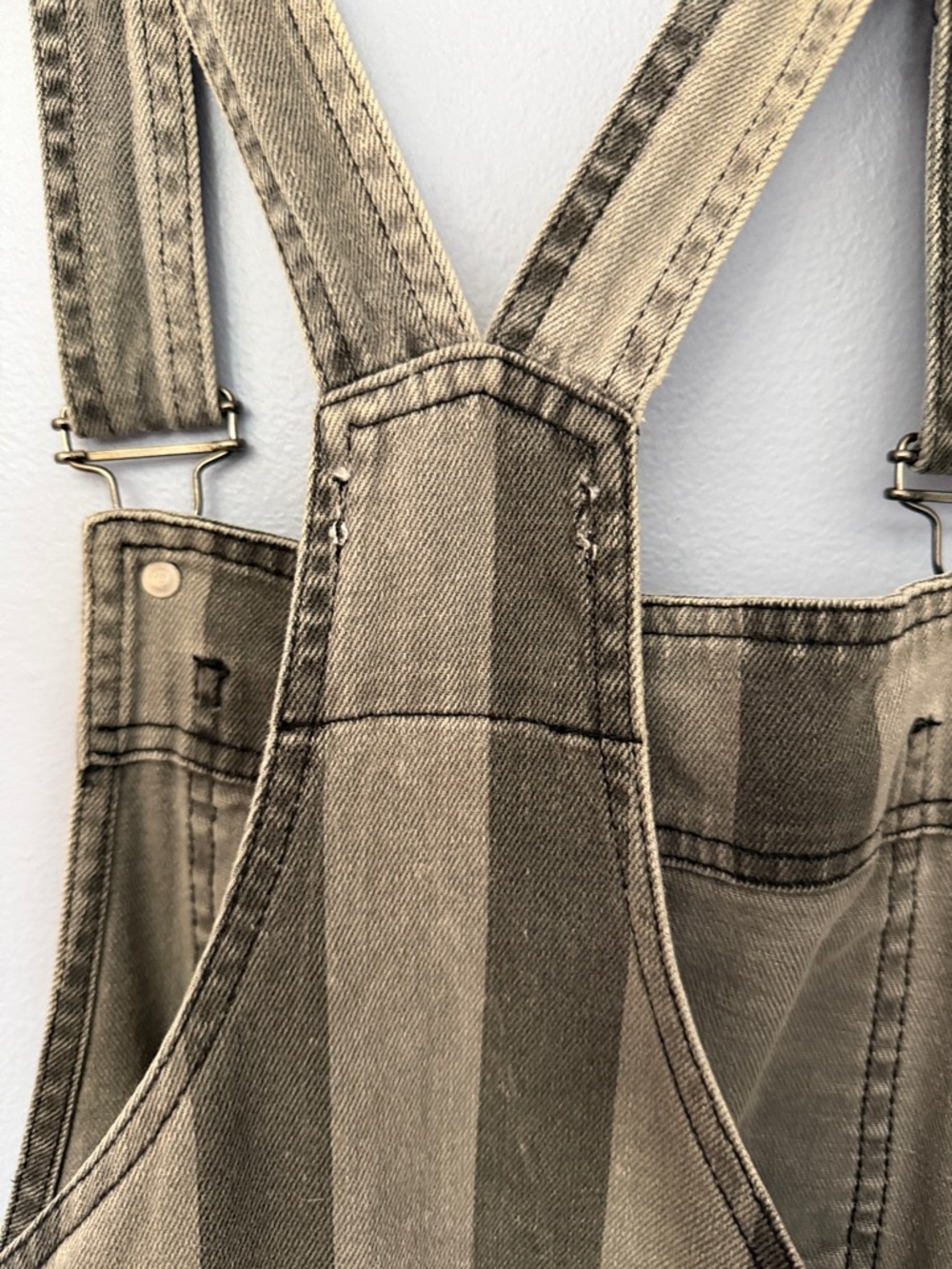 Urban Outfitters BDG Striped Denim Short Overalls Sz M Vintage Wash Shortalls - Picture 7 of 14